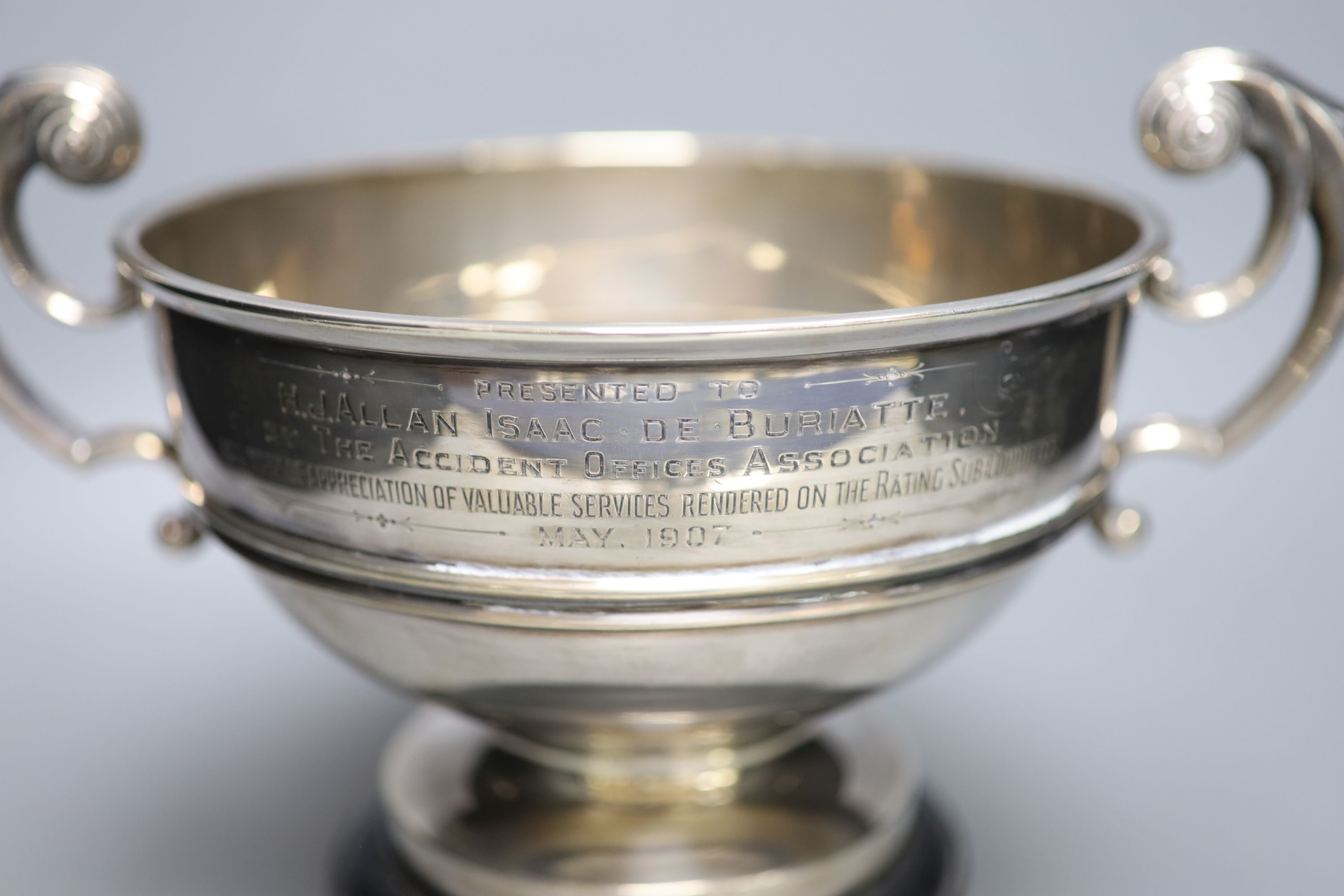An Edwardian silver two handled presentation trophy bowl, Walker & Hall, Chester, 1906, diameter 20.8cm